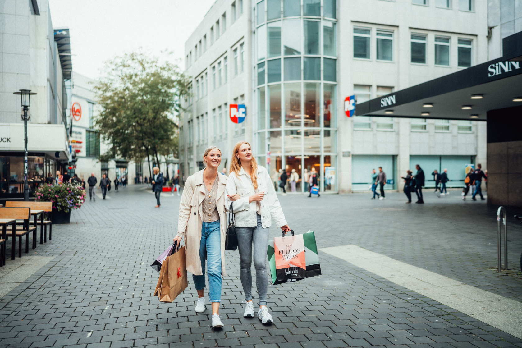 Bielefeld Marketing | Tim Fröhlich Bag City Coat Handbag Pants Path Person Road Street Urban Walking