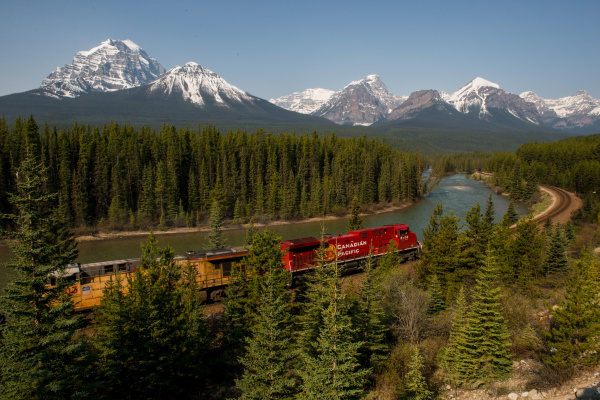 Zug durch die kanadische Weite