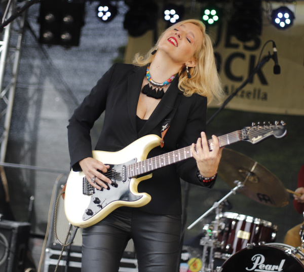 Vanesa Harbek live