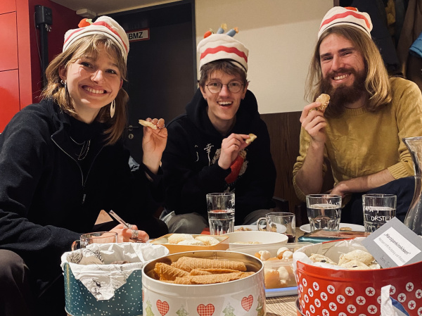 Die Keks-Jury beim Knabbertest im Lichtwerk.
