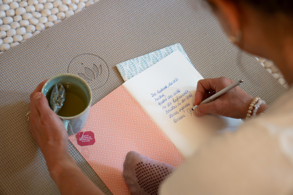 Sanftes Yoga und Journaling im Spirit