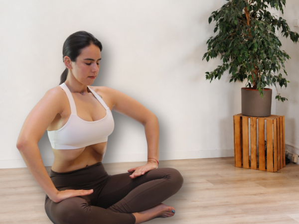 Frau in Yoga Position